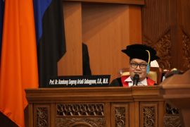 Guru Besar Unair soroti "smart consumer protection" era digital