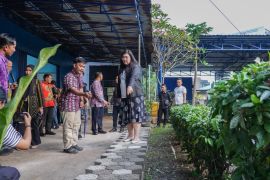 RSBP Batam menuju green hospital olah limbah medis jadi bahan baku paving block