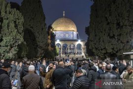 Setelah 40 hari ditutup, Masjid Al-Aqsa kembali dibuka untuk jemaah muslim