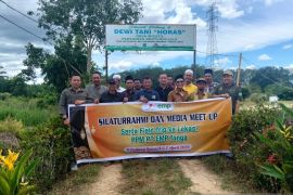 Di Tengah Sawit dan Karet, EMP Tonga Menyemai Harapan Baru Lewat Padi di Desa Sayur Matua