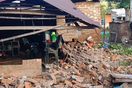 Puluhan rumah di Pulau Adonara  rusak akibat gempa