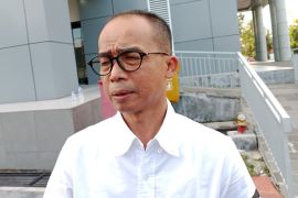 Kejati Kalteng limpahkan empat tersangka korupsi zirkon ke Kejari Gumas