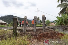 Tingkatkan keselamatan, KAI Divre II Sumbar tutup perlintasan sebidang liar di Paulimah--Indarung
