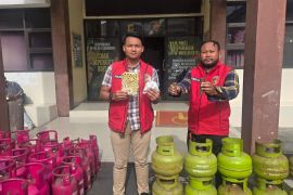 Polres Karawang bongkar praktik pengoplosan elpiji subsidi di perumahan