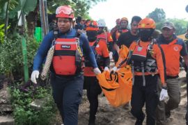 BPBD evakuasi anak yang tewas tenggelam di Jakarta Barat
