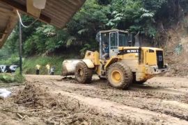 Polres mengingatkan pengendara waspadai daerah longsor jalur selatan Garut