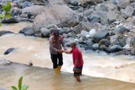 Jembatan Ciwarunga terputus ganggu aktivitas warga di selatan Garut