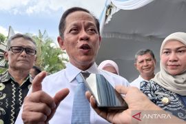 Indonesia cuts open dumping, pushes faster reduction