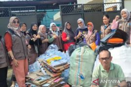 Sistem jemput bola bank sampah mudahkan warga pilah sampah