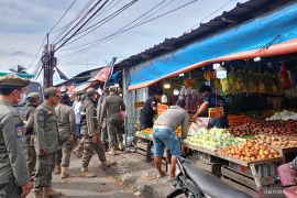 Penertiban PKL di Jalan Raya Bogor tekan kemacetan saat jam sibuk
