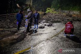 Longsor di Cadas Pangeran Kabupaten Sumedang