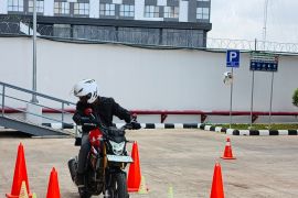 Tips aman berboncengan hingga prediksi bahaya di jalan berlubang