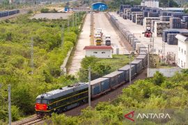 Jalur kereta China-Laos catat pertumbuhan perdagangan yang solid