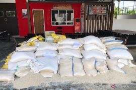 Kejari hibahkan 246 karung beras rusak dari perkara inkrah ke DLH