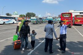 Terminal Cicaheum Bandung mulai mengalihkan trayek bus ke Leuwipanjang
