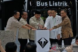 Menteri ESDM Bahlil tegaskan percepatan ekosistem kendaraan listrik demi mandiri energi
