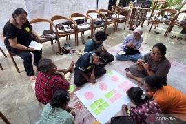 YKAN beri pelatihan dukung regenerasi pelaku tradisi "sasi" perempuan