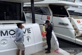 Bea Cukai-DJP segel empat yacht di Pantai Marina