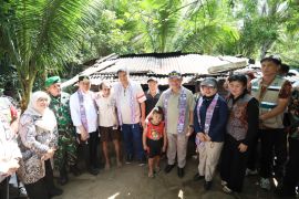 Indonesia targets 15,000 homes for renovation in border, remote areas