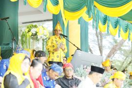 Anwar Hafid minta Pemkab Parimo tekan kemiskinan 5 persen