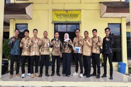 Diskominfosandi HSU pertajam keahlian desain logo di Taman Budaya