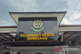 BREAKING NEWS: Mantan Kadishub jadi tersangka korupsi aliran dana Rp1 miliar