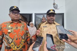 Pemkab Manokwari tertibkan bangunan liar sekitar DAS secara bertahap