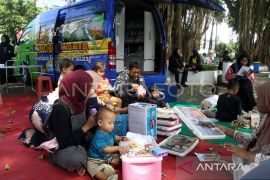 Akademisi ilmu komunikasi Unpatti Ambon ingatkan orang tua kawal batasan usia media sosial