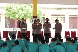 Usai insiden siswa SMP Islamic Center Siak tewas akibat ledakan senapan rakitan, Polisi berikan penyembuhan trauma