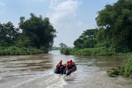 SAR gabungan sisir Sungai Brantas cari perempuan hilang di Tulungagung