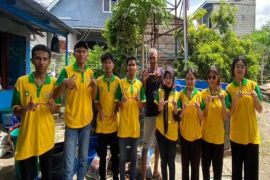 Mahasiswa Undana mengembangkan Budikdamber untuk warga pesisir Kupang