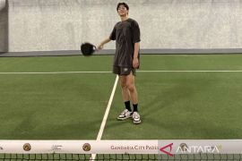 Ji Chang Wook main padel saat tiba di Indonesia