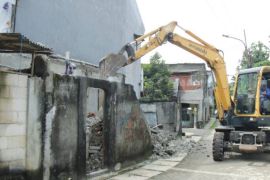 Normalisasi Kali Angke, Pemkot Tangerang bongkar 41 bangunan