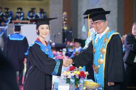 Undiksha mewisuda 24 mahasiswa asing bergelar master dan doktor