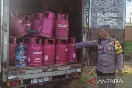 Pengoplosan LPG di Bogor terungkap, seorang terduga pelaku diamankan