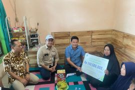 Bupati Subandi serahkan santunan BPJS Ketenagakerjaan pengemudi daring