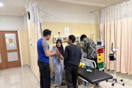 Polda Banten evakuasi balita demam tinggi ke rumah sakit