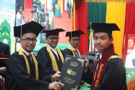 Dayah darul quran Aceh wisuda 74 santri, 51 sudah khatam 30 juz Al Quran