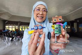 Dokter anak sarankan orang tua batasi durasi menonton anak