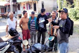 Pemkab Barut perkuat keamanan lingkungan bangun poskamling di Kelurahan Jambu