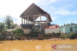 Jemaat GKPI Pandan berharap bantuan pemerintah tangani kerusakan gereja akibat banjir