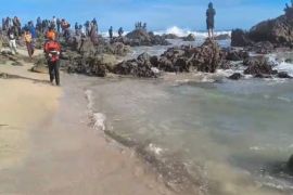 Tim SAR cari warga China yang terseret arus Pantai Cibobos Lebak