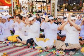 Pemkab Badung sediakan dua bus untuk desa adat tirtayatra di Bali