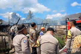 Tiga mobil damkar padamkan kebakaran di OKU Selatan