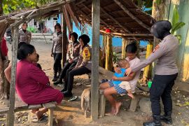 Polwan Halteng pulihkan trauma warga Sibenpopo pascabentrokan