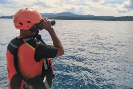 Hari keempat pencarian, nelayan jatuh dari longboat di Saparua belum ditemukan