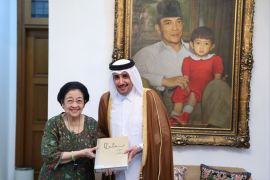 Megawati receives Qatari ambassador, exchanges cultural gifts