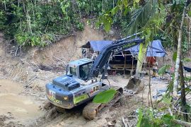 Polisi sita alat berat di lokasi PETI Parigi Moutong