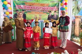 Lomba tari TK/RA meriahkan Festival Literasi HUT ke-74 HSU