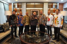 Menpora bersama Gubernur Papua terus komitmen majukan sepak bola daerah